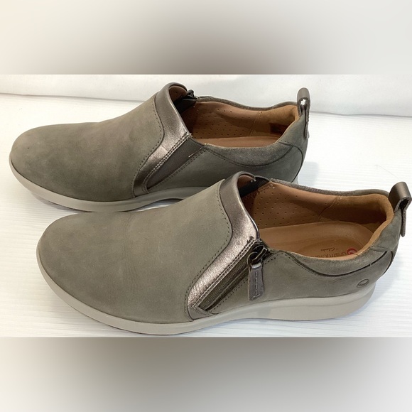 Clarks Unstructured Shoes Size 10M Suede Color Grey Slip On Comfortable Zip - Picture 4 of 9